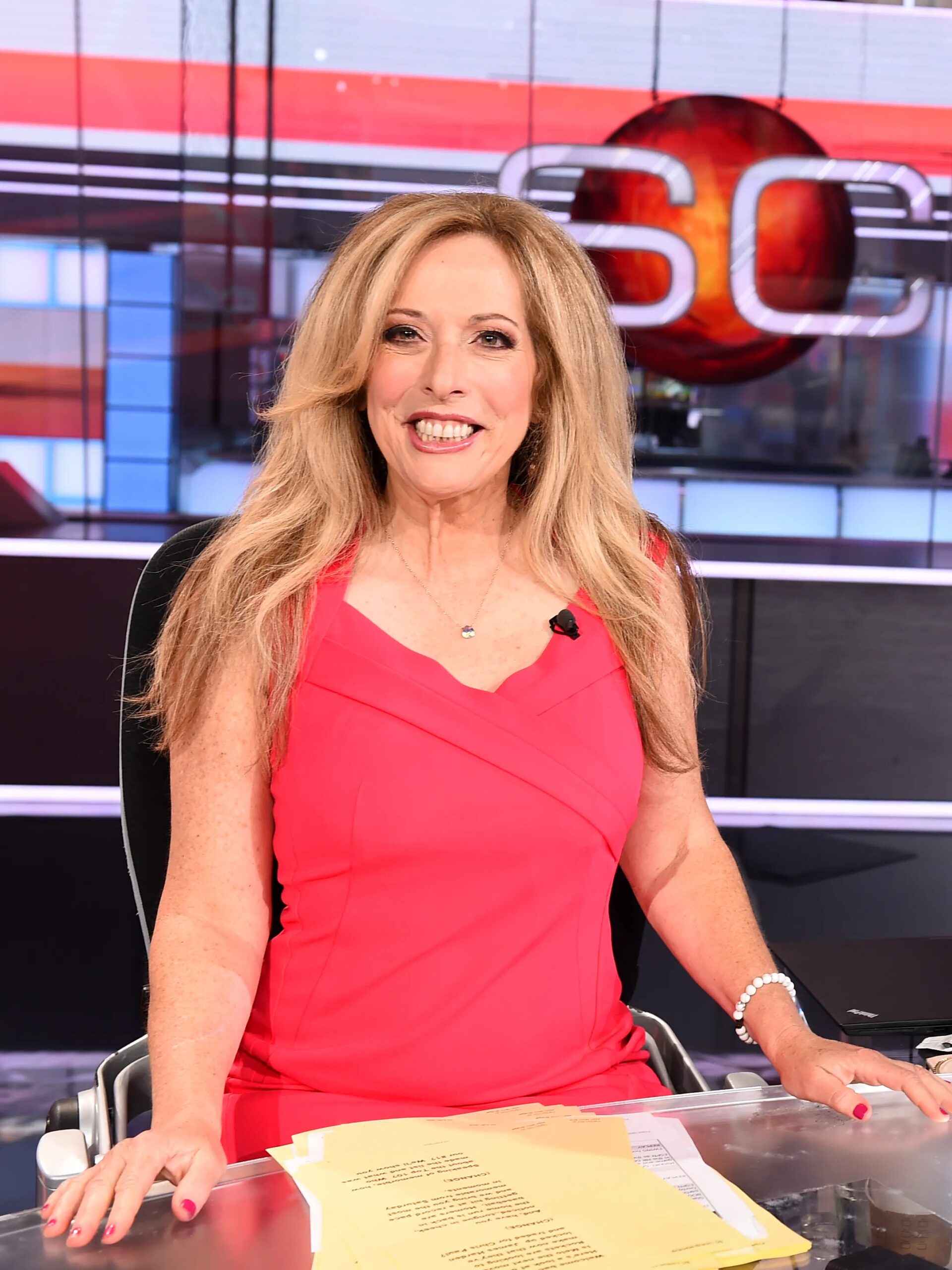 Linda Cohn Celebrates 30 Years at ESPN with New, Multiyear Contract