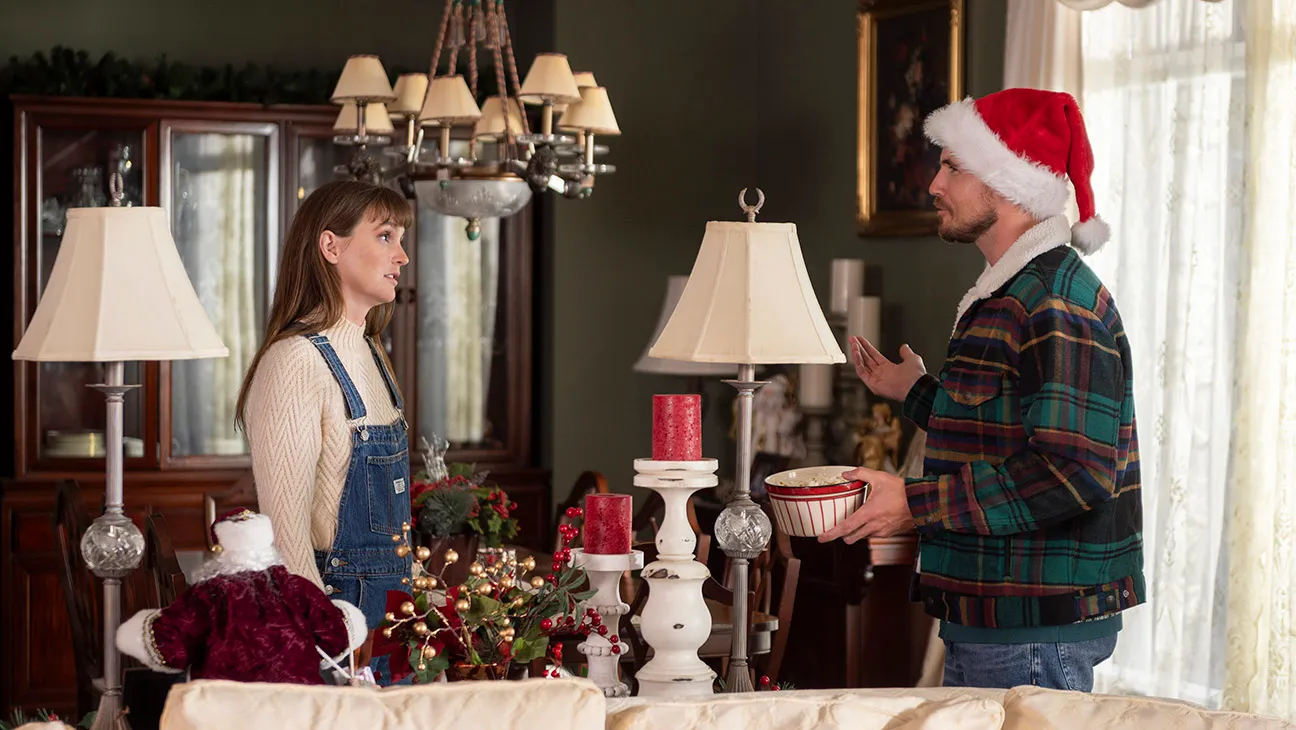 Leighton Meester and Robbie Amell Are Seeing Red in New Holiday Movie "EXmas" for Amazon Freevee