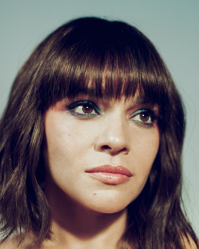 NORAH JONES SHARES SPIRITED NEW SONG “STARING AT THE WALL”