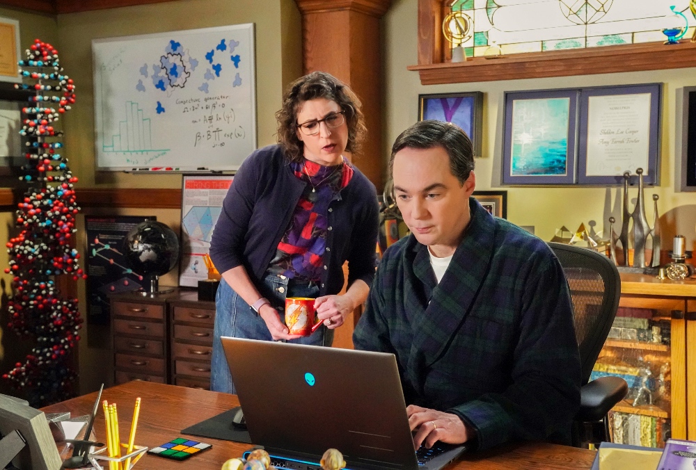 First Look: Jim Parsons & Mayim Bialik on the Series Finale of "Young Sheldon," May 16