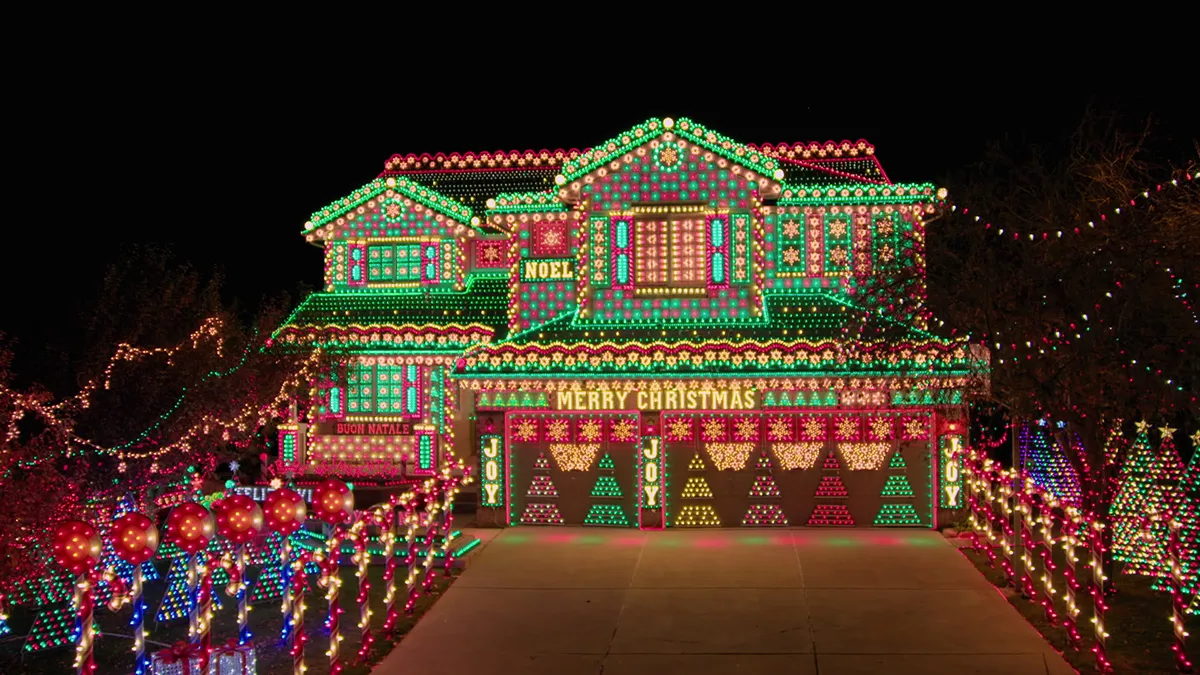 The Great Christmas Light Fight: SEASON PREMIERE - 1202 & 1203 (12/5)